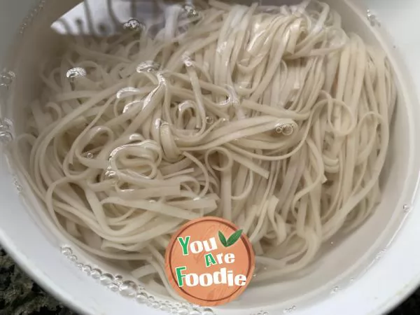 Cold noodles in dog days