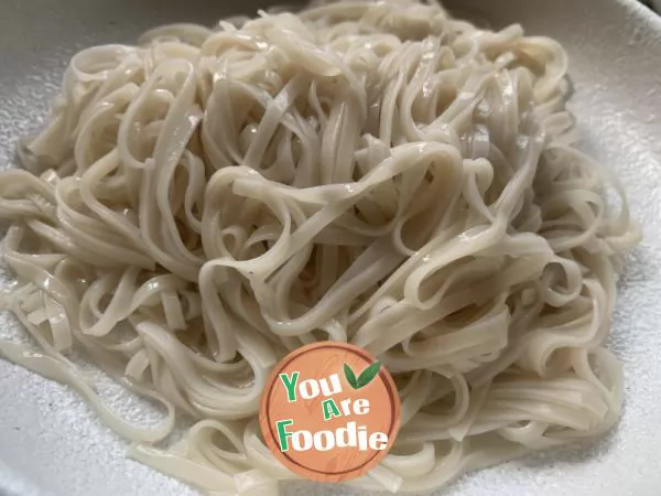 Cold noodles in dog days