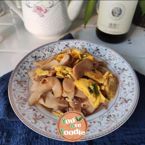 Fried Pleurotus eryngii with eggs