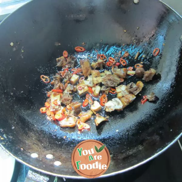 Fried chicken with vegetable stalks