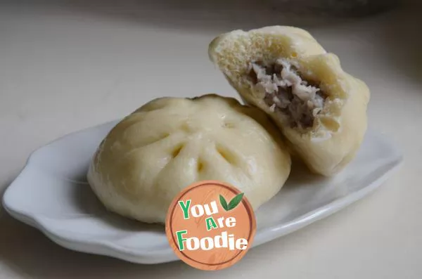 Pork-bun-with-fresh-lotus-root