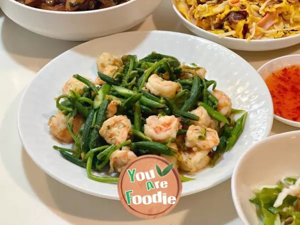 Fried Shrimp with Cucumber Flower and Asparagus