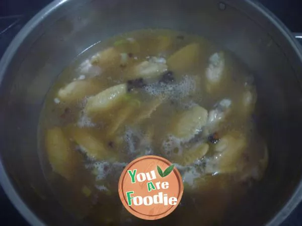 Stewed chicken wings with bamboo fungus