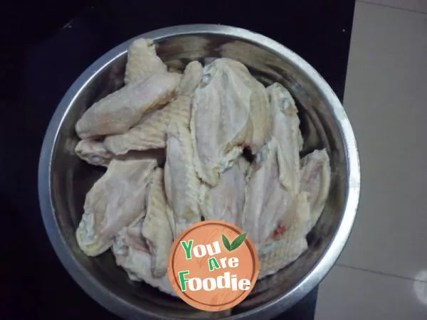 Stewed chicken wings with bamboo fungus