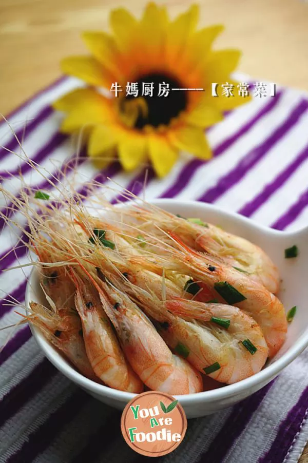 White shrimp with pepper and salt