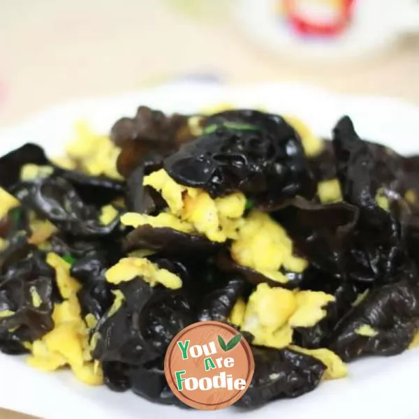 Fried-eggs-with-black-fungus