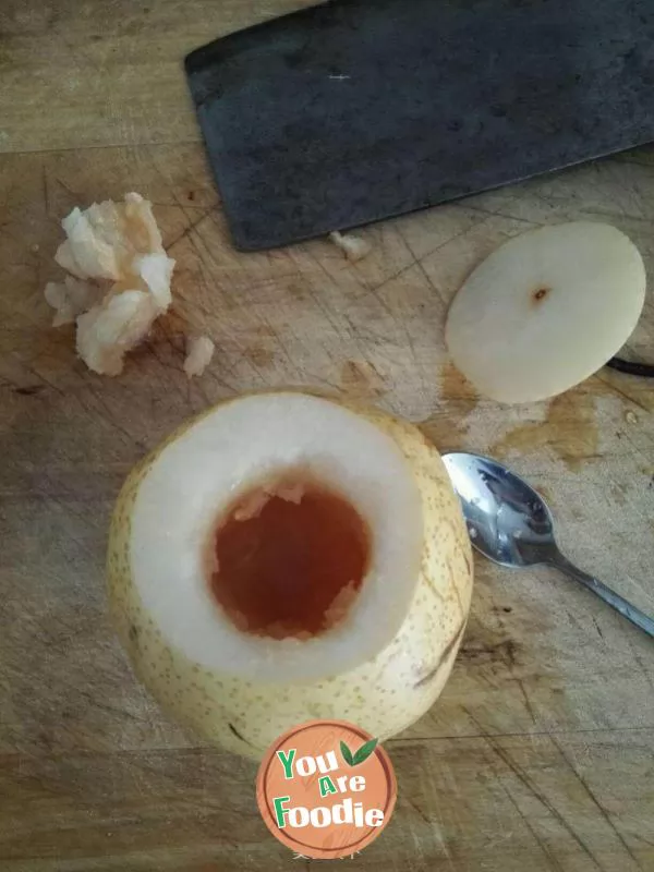 Steamed snow pear with white fungus and rock sugar