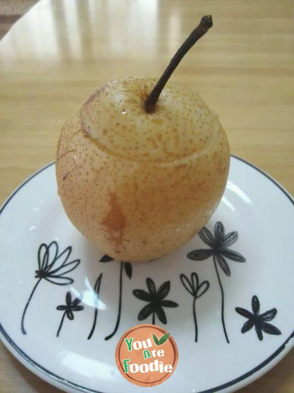 Steamed snow pear with white fungus and rock sugar