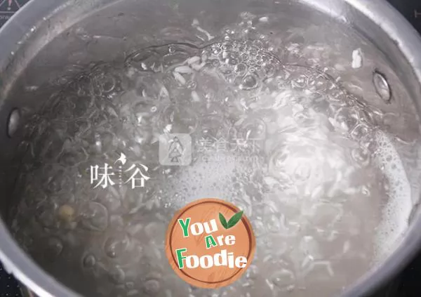 Cough relieving Chuan Bei Xue Li congee