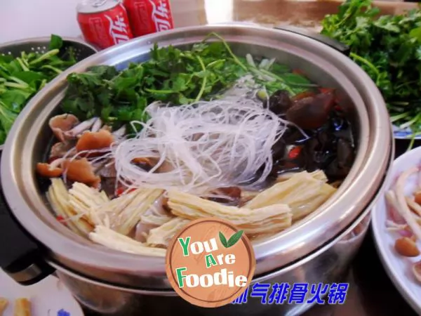 Invigorating spleen and Qi and spareribs hotpot