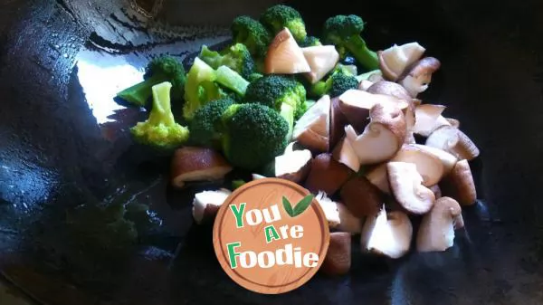 Fried mushrooms with Broccoli