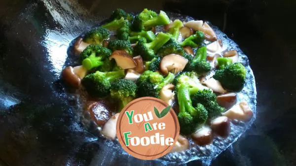 Fried mushrooms with Broccoli