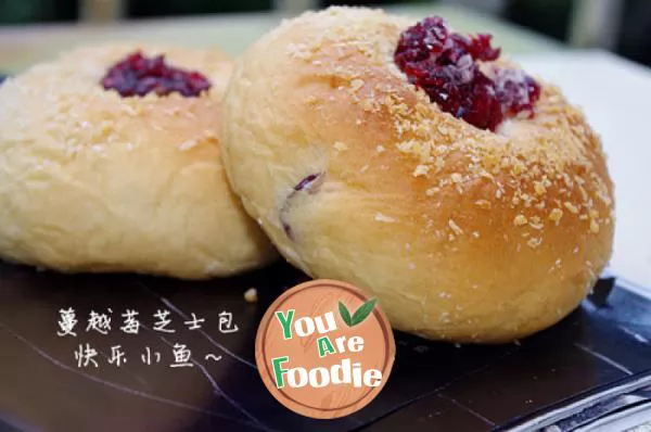 Cranberry cheese bun