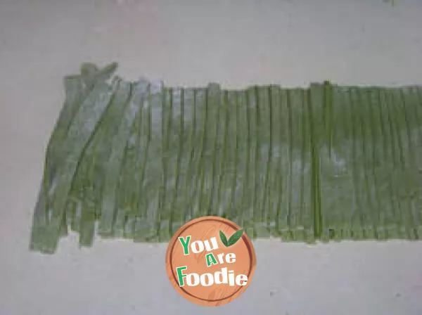 Spinach noodles with clear water and rippling waves