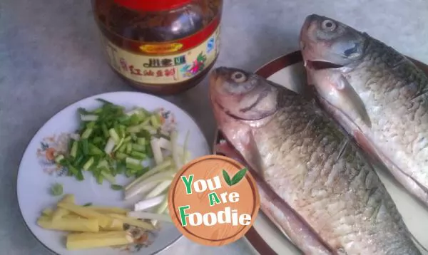 Braised crucian with bean paste