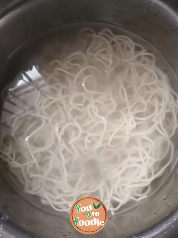 Hot and sour cold noodles