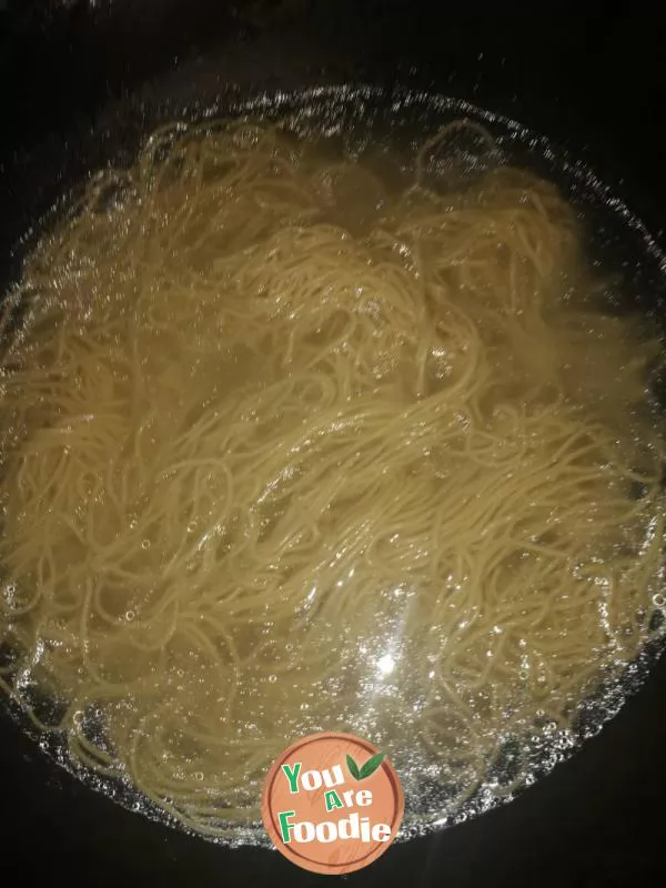 Hot and sour cold noodles