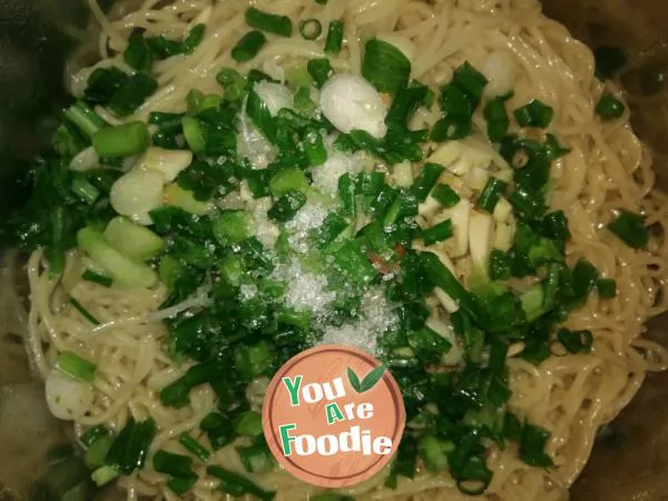 Hot and sour cold noodles