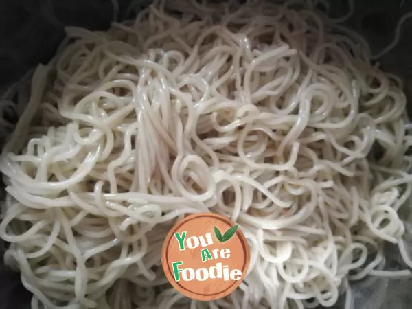 Hot and sour cold noodles