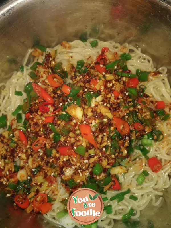 Hot and sour cold noodles