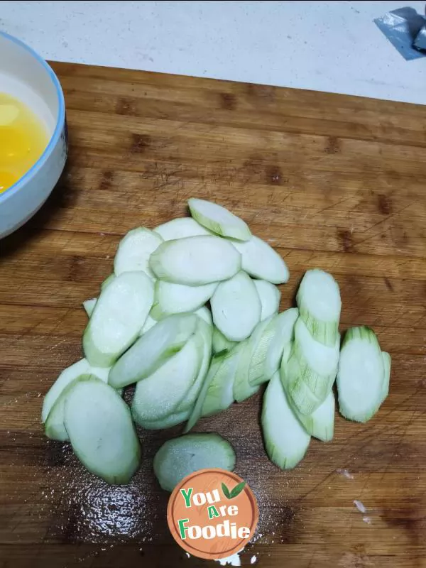 Fried egg with towel gourd