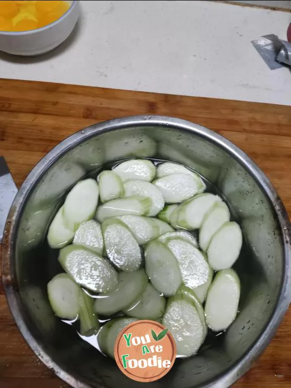 Fried egg with towel gourd