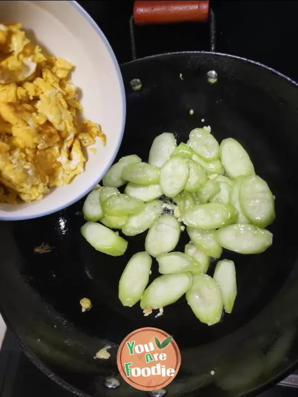 Fried egg with towel gourd