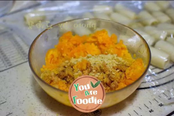 Crispy pork floss with salted egg yolk