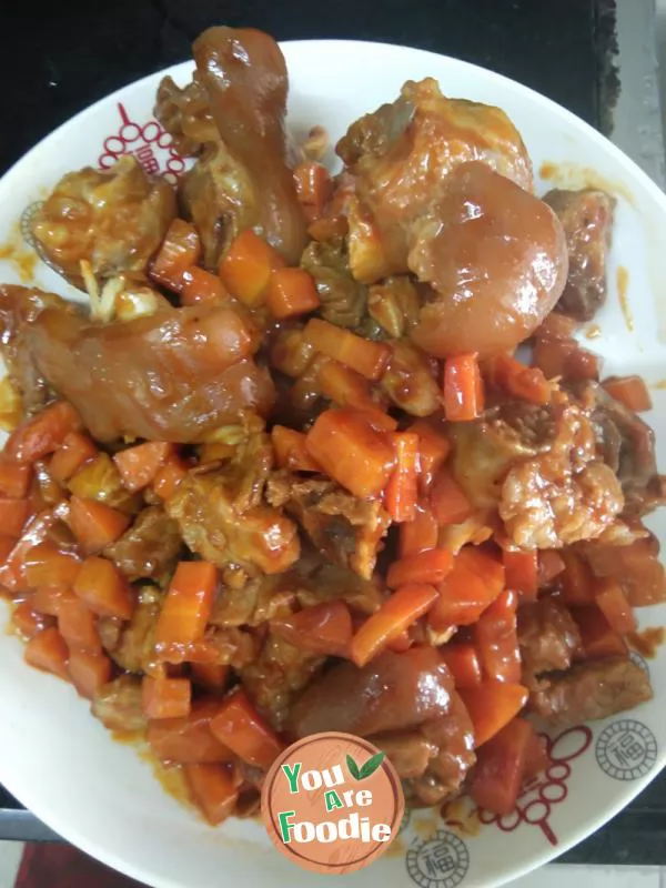 Braised pork feet with carrots