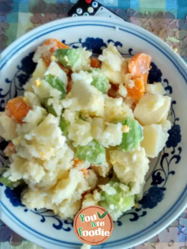 Delicious-salad:-potato-carrot-Apple-cucumber-salad