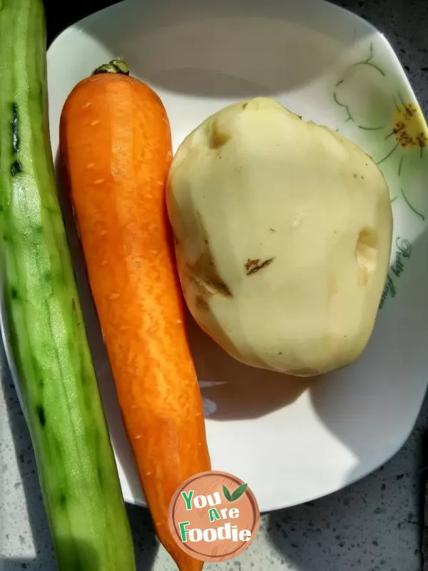 Delicious salad: potato carrot Apple cucumber salad