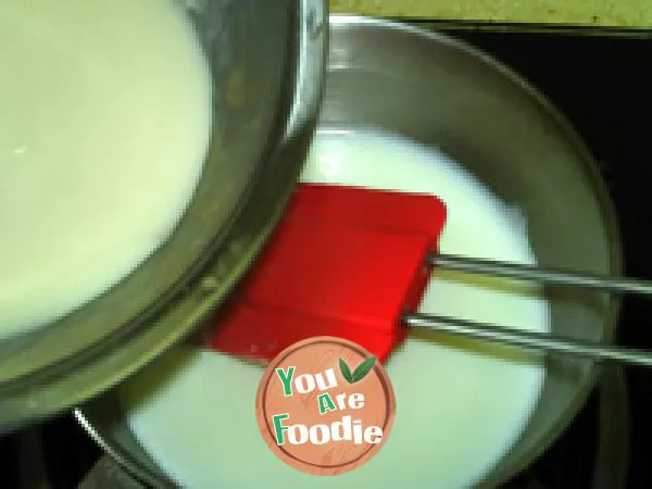 Fried noodles and milk congee