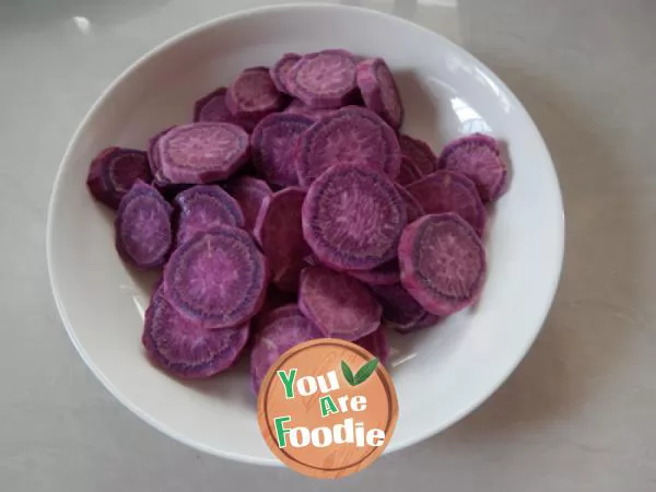 Steamed bun roll with purple potato