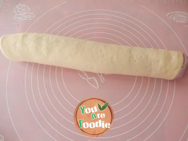 Steamed bun roll with purple potato