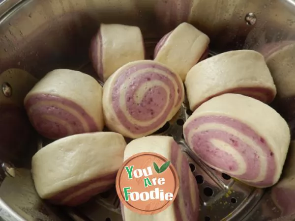 Steamed bun roll with purple potato