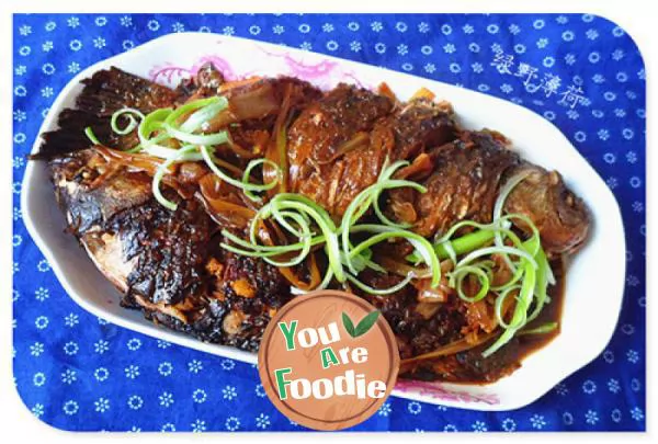 Braised crucian carp with Scallion