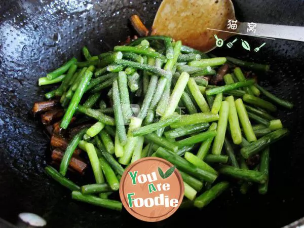 Braised eel with garlic sprouts