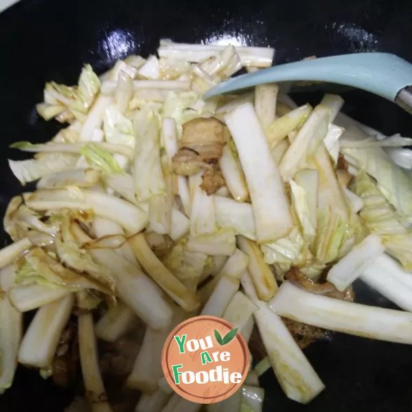 Stewed pork with cabbage and frozen tofu