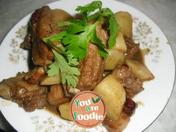 Braised spareribs with potatoes