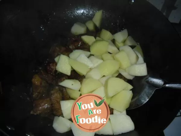 Braised spareribs with potatoes