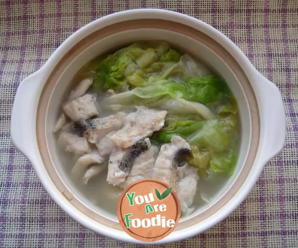 Casserole-with-sliced-fish-and-lettuce----Jianqing-soup-pot-in-winter-solstice