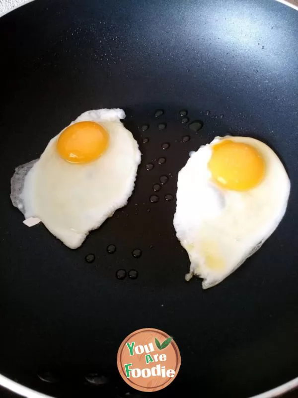 Quick breakfast: black sesame paste + fried egg + egg cake