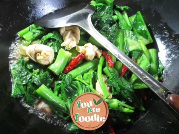 Thousand pieces of boiled asparagus sticks