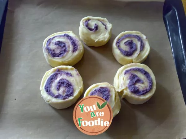 Purple potato rolls