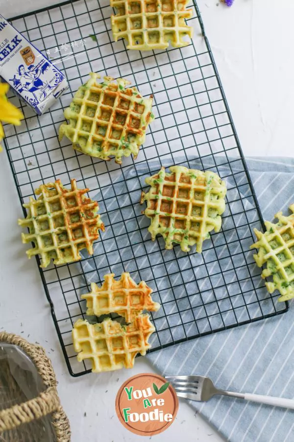 Green vegetable waffles