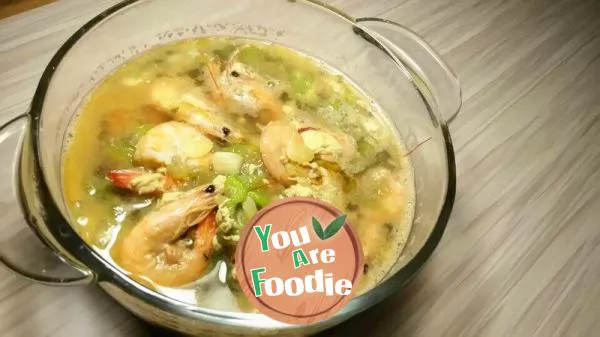 Shrimp and towel gourd egg soup