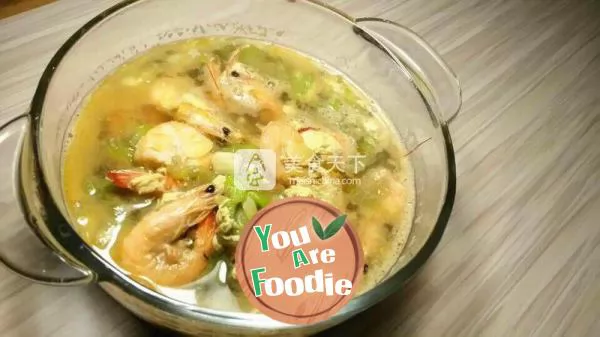 Shrimp and towel gourd egg soup