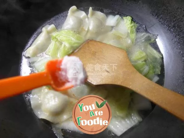 Boiled dumplings with cabbage and flour