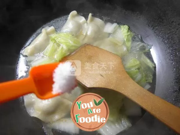 Boiled dumplings with cabbage and flour