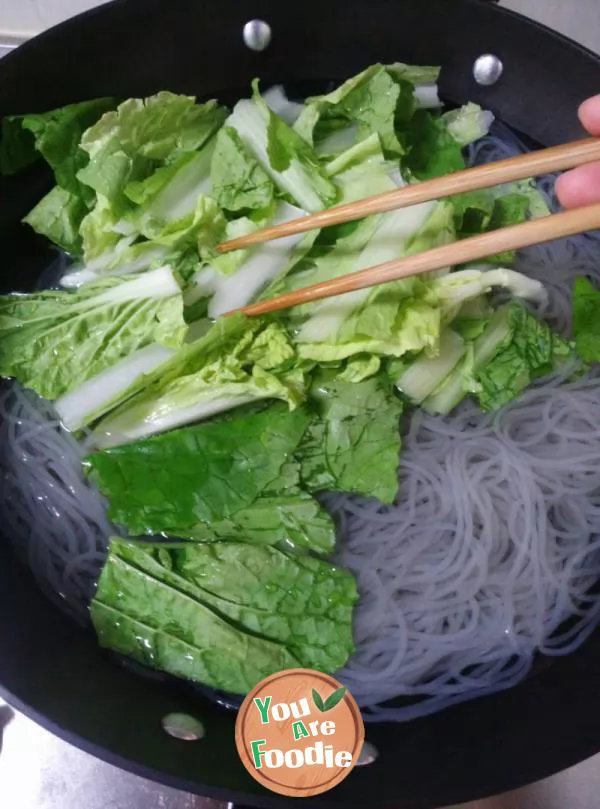 Home style hot and sour noodles